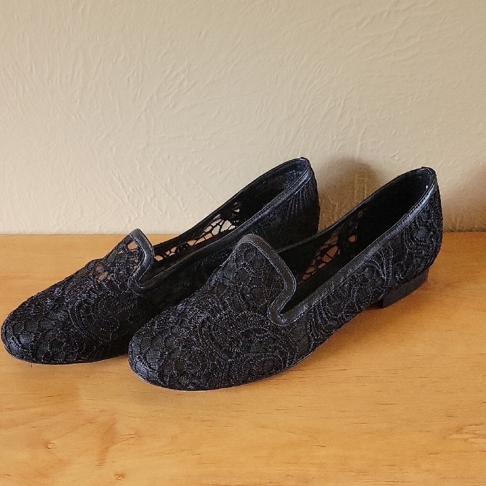 Chico's Black Lace Flats with Elegant Design